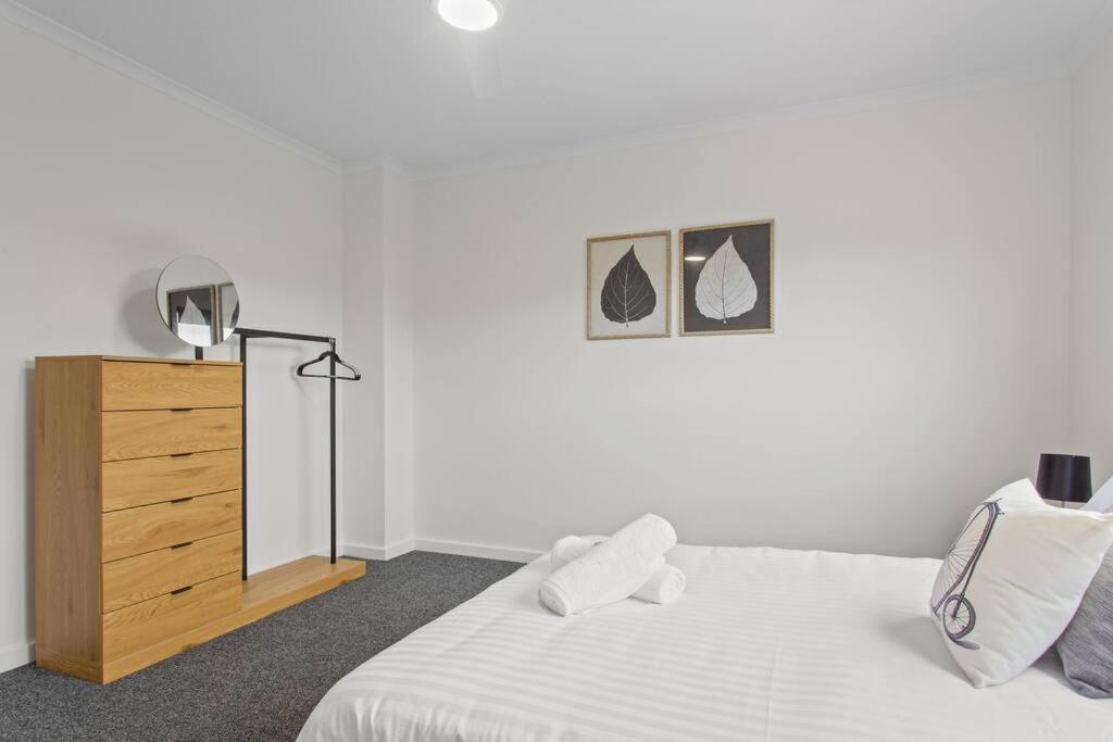 Waterfront Townhouse - Picturesque Marina Views Lejlighed Port Lincoln Eksteriør billede
