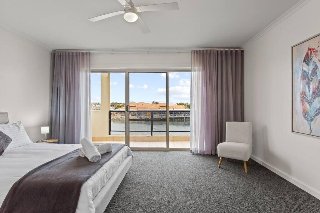 Waterfront Townhouse - Picturesque Marina Views Lejlighed Port Lincoln Eksteriør billede