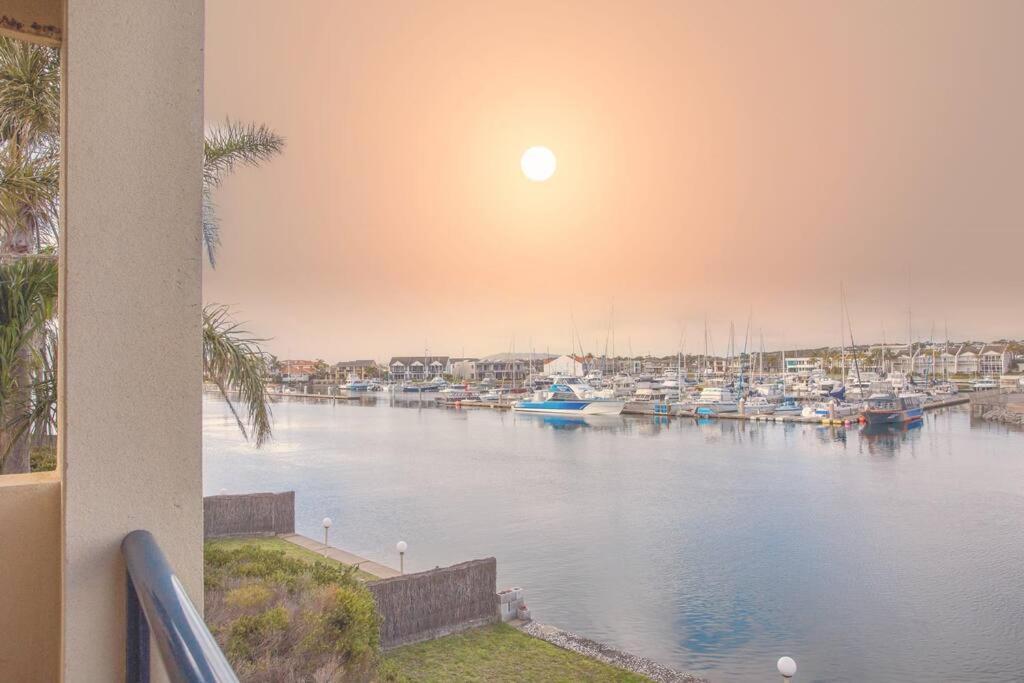 Waterfront Townhouse - Picturesque Marina Views Lejlighed Port Lincoln Eksteriør billede