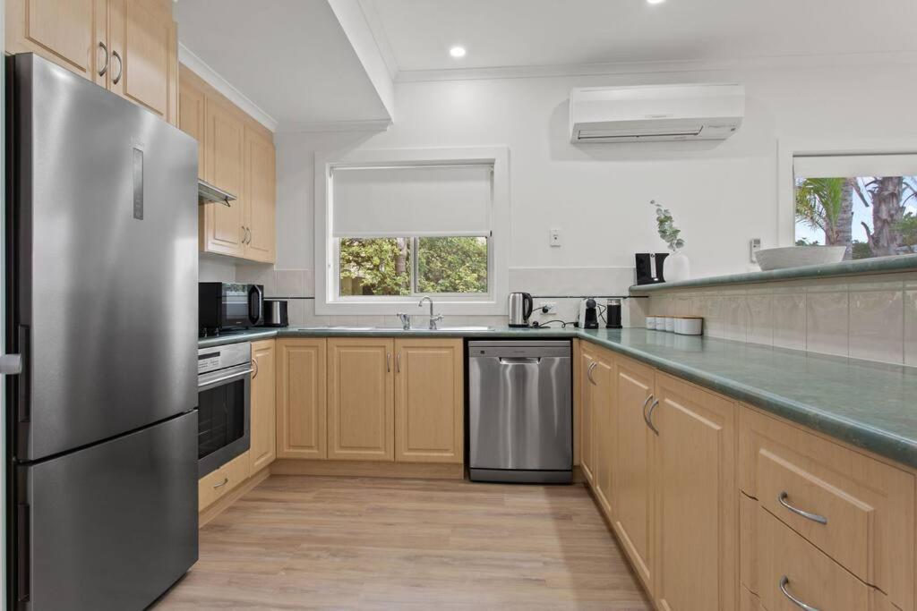 Waterfront Townhouse - Picturesque Marina Views Lejlighed Port Lincoln Eksteriør billede