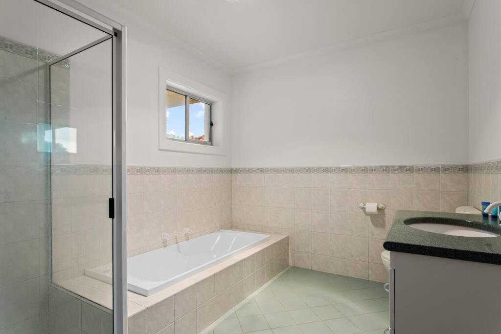 Waterfront Townhouse - Picturesque Marina Views Lejlighed Port Lincoln Eksteriør billede