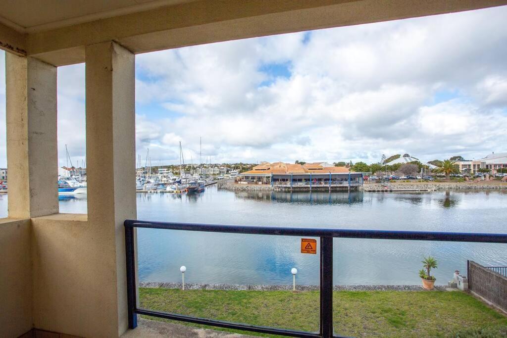 Waterfront Townhouse - Picturesque Marina Views Lejlighed Port Lincoln Eksteriør billede